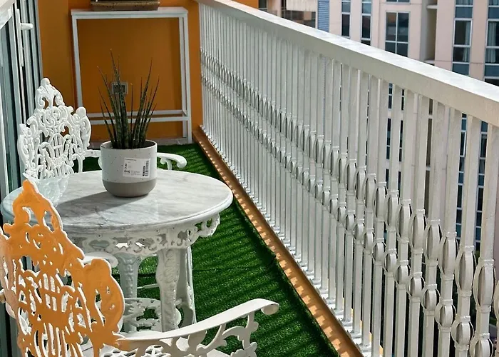 Modern 1 Bedroom Spacious With Venice Grand Canal View * Manila